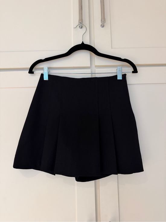 Zara Dresses & Skirts - NWT Zara Black Pleated Skort XS
